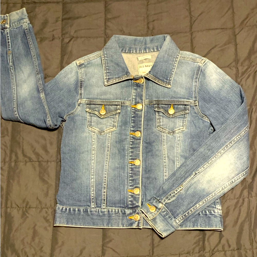 Women’s old navy jean jacket size small and stretch material